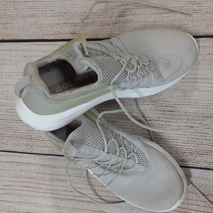 Nike sneakers women's Size 8.5